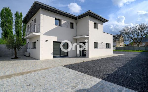 Maison à vendre    4 pièces • 144 m2 Petite-Forêt