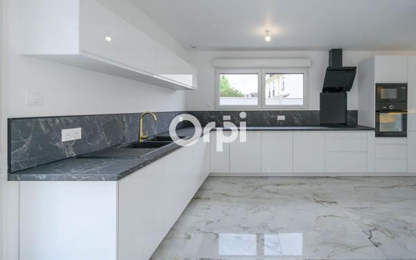 Maison à vendre    4 pièces • 144 m2 Petite-Forêt