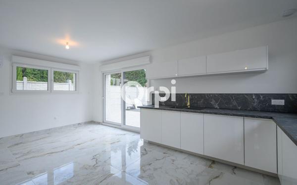 Maison à vendre    4 pièces • 144 m2 Petite-Forêt