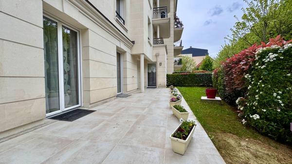 CENTRE VILLE - APPARTEMENT DE 135m² avec 200m² de jardin