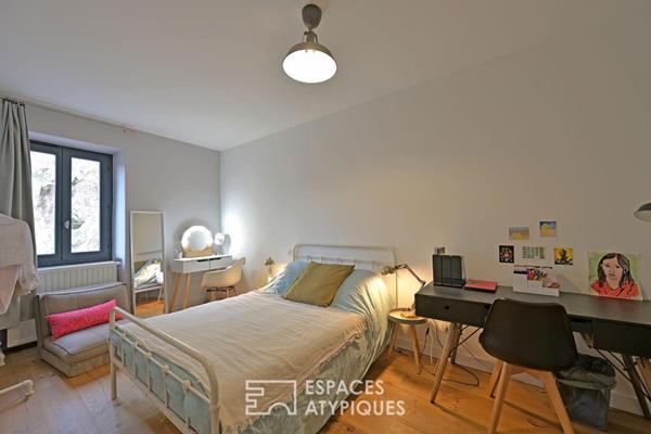 Maison de village aux volumes généreux, avec piscine et garage