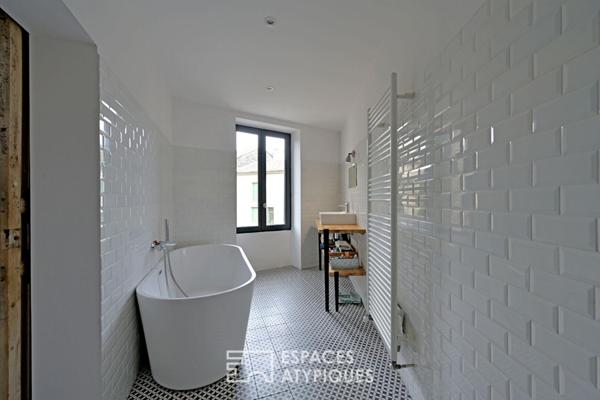 Maison de village aux volumes généreux, avec piscine et garage