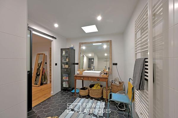 Maison de village aux volumes généreux, avec piscine et garage