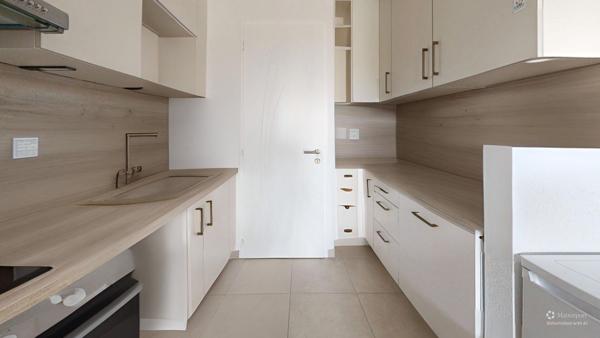 À vendre (loué) - T2 récent avec terrasse et parking couvert. Investissement sécurisé