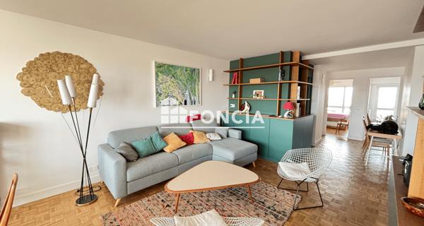 Location Appartement meublé 3 pièces 73.33 m² - Paris 75018