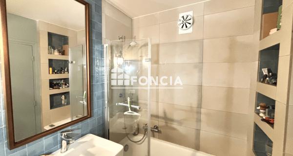 Location Appartement meublé 3 pièces 73.33 m² - Paris 75018