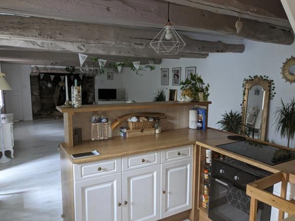 PLUMELIAU MAGNIFIQUE CHAUMIERE DE 170M² 7 PIECES 2 PARCELLES DE 1037 M² ET PARCELLE BOISEE DE 1,3 HECTARE ENVIRON