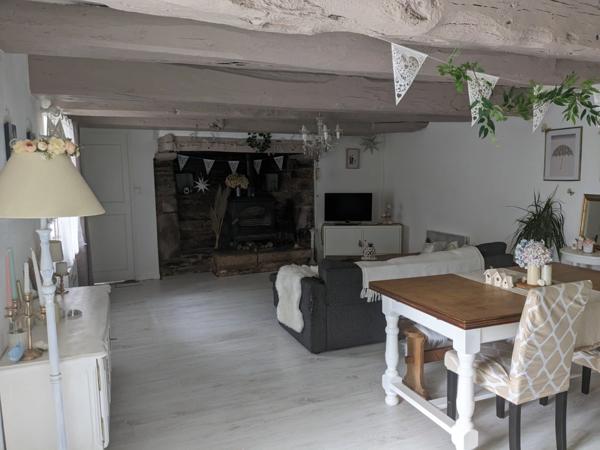 PLUMELIAU MAGNIFIQUE CHAUMIERE DE 170M² 7 PIECES 2 PARCELLES DE 1037 M² ET PARCELLE BOISEE DE 1,3 HECTARE ENVIRON