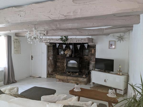 PLUMELIAU MAGNIFIQUE CHAUMIERE DE 170M² 7 PIECES 2 PARCELLES DE 1037 M² ET PARCELLE BOISEE DE 1,3 HECTARE ENVIRON