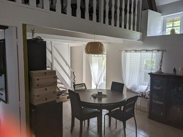 PLUMELIAU MAGNIFIQUE CHAUMIERE DE 170M² 7 PIECES 2 PARCELLES DE 1037 M² ET PARCELLE BOISEE DE 1,3 HECTARE ENVIRON