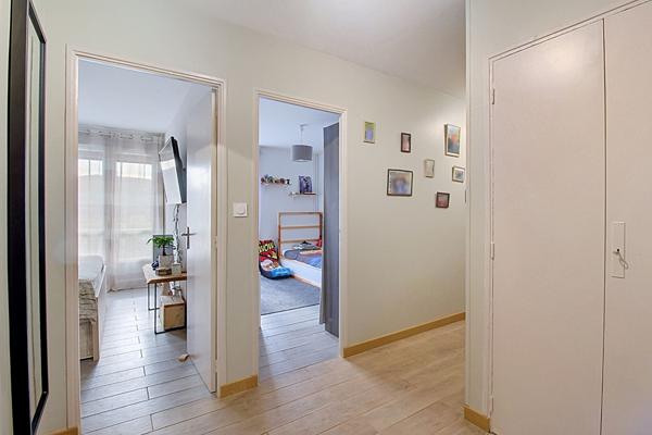 A VENDRE EN EXCLUSIVITÉ - DRAGUIGNAN : Appartement T5 - 3 chambres de 92 m² et 2 balcons + cave