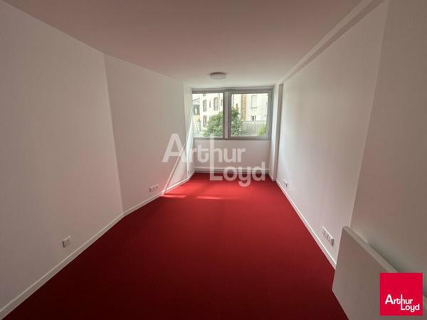 RENNES ST HELIER - BUREAUX A LOUER - 102 M² - A RENOVER