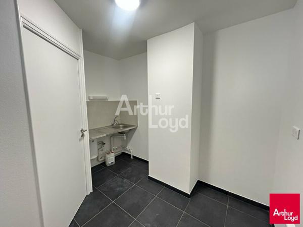 RENNES ST HELIER - BUREAUX A LOUER - 102 M² - A RENOVER