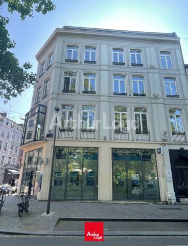 Bureaux à louer à Lille - Immeuble de standing avec open space et parking à proximité