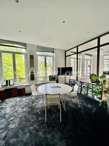 Bureaux à louer à Lille - Immeuble de standing avec open space et parking à proximité