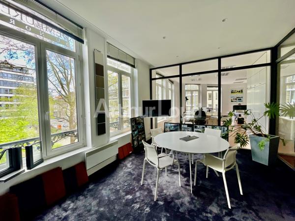 Bureaux à louer à Lille - Immeuble de standing avec open space et parking à proximité