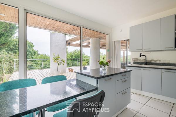 Maison d’architecte de plain-pied avec piscine et vue exceptionnelle