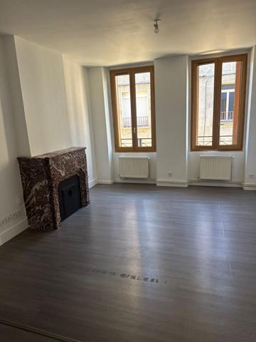 Immeuble à SAINT-ETIENNE, 42000 - 165m²