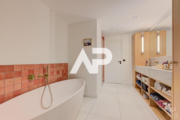 Maison Rueil-Malmaison 8 pièce(s) 247m2 1 690 000 € **  - Référence  20005