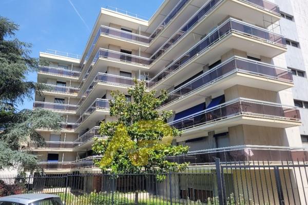 Appartement Bourg La Reine 1 pièce(s) 130 380 € **  - Référence  550