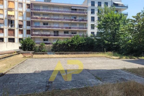 Appartement Bourg La Reine 1 pièce(s) 130 380 € **  - Référence  550