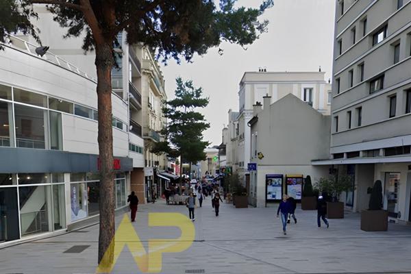 Appartement Bourg La Reine 1 pièce(s) 130 380 € **  - Référence  550