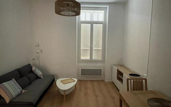 Appartement à louer    2 pièces •  Marseille 6