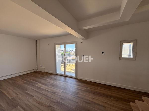 APPT T4 EN TRIPLEX  REFAIT A NEUFBOURG ACHARD AVEC TERRASSE/BALCON/PARKING