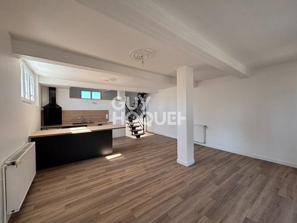 APPT T4 EN TRIPLEX  REFAIT A NEUFBOURG ACHARD AVEC TERRASSE/BALCON/PARKING