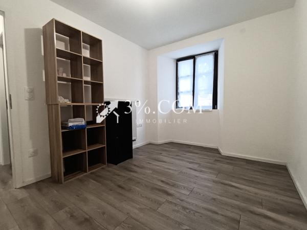 Rez de jardin
                                                                                                                                                                                                                                                                                                                        3 pièce(s)                                                                                                                                                                                                          2 chambre(s)                                                                                                                                                                                                          61.14  m²