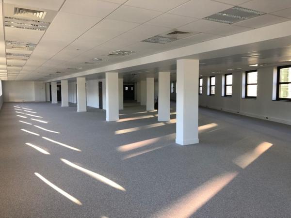Immeuble de standing pour des bureaux Plug & Play - Parkings en sous-sol - PMR