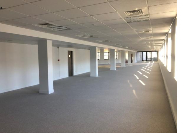 Immeuble de standing pour des bureaux Plug & Play - Parkings en sous-sol - PMR