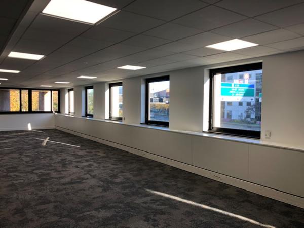 Immeuble de standing pour des bureaux Plug & Play - Parkings en sous-sol - PMR