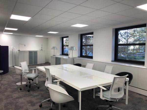 Immeuble de standing pour des bureaux Plug & Play - Parkings en sous-sol - PMR