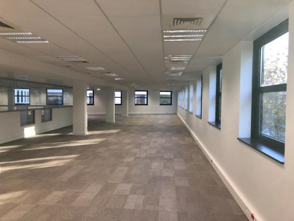 Immeuble de standing pour des bureaux Plug & Play - Parkings en sous-sol - PMR