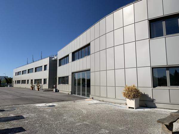 Bureaux à louer à Puiseux-Pontoise bâtiment indépendant avec terrasse