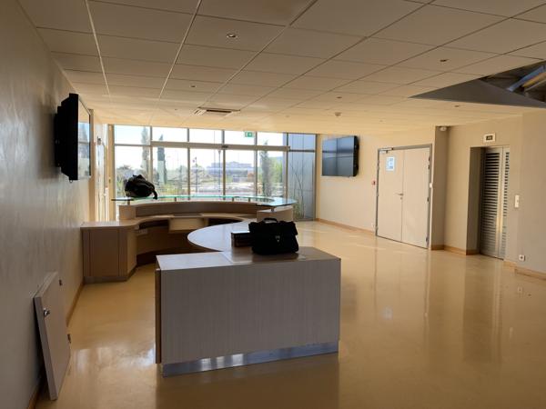 Bureaux à louer à Puiseux-Pontoise bâtiment indépendant avec terrasse