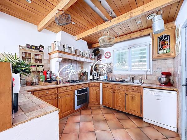 Maison 3ch - garage - cuisine d'été - piscine - proximité immédiate de toutes commodités
