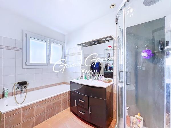 Maison 3ch - garage - cuisine d'été - piscine - proximité immédiate de toutes commodités