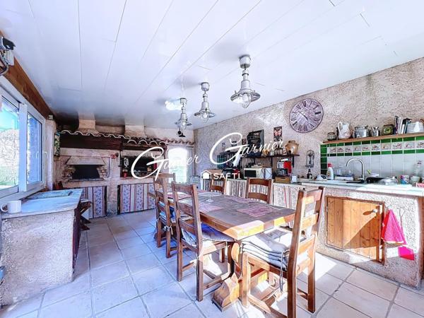 Maison 3ch - garage - cuisine d'été - piscine - proximité immédiate de toutes commodités