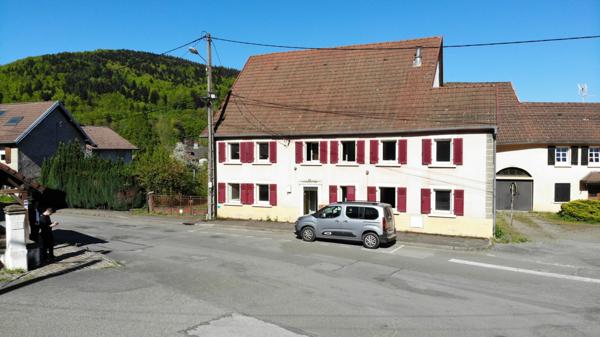 Giromagny (90200) Grande maison avec tout l'intérieur à rénover sur Giromagny