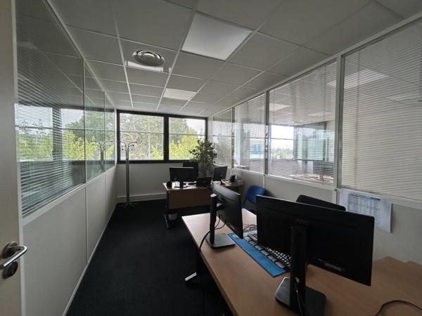 Plateaux de bureaux à louer à Villenave-d'Ornon avec parkings inclus