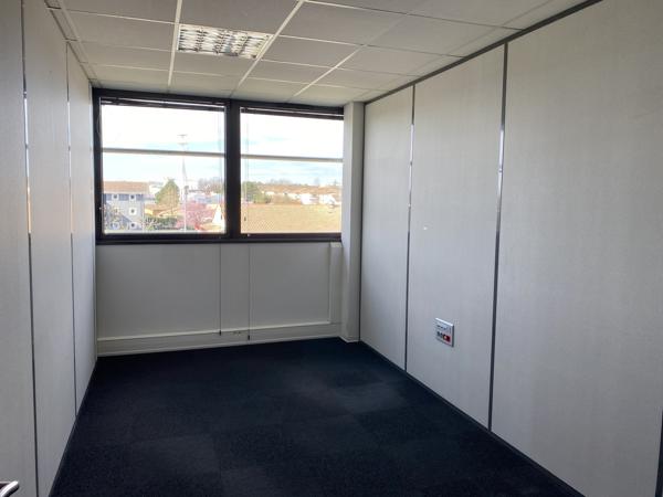Plateaux de bureaux à louer à Villenave-d'Ornon avec parkings inclus
