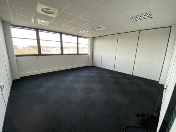 Plateaux de bureaux à louer à Villenave-d'Ornon avec parkings inclus