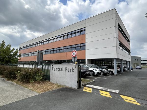 Plateaux de bureaux à louer à Villenave-d'Ornon avec parkings inclus