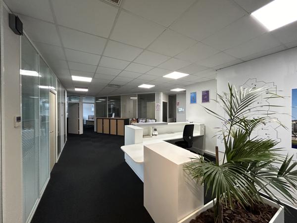 Plateaux de bureaux à louer à Villenave-d'Ornon avec parkings inclus