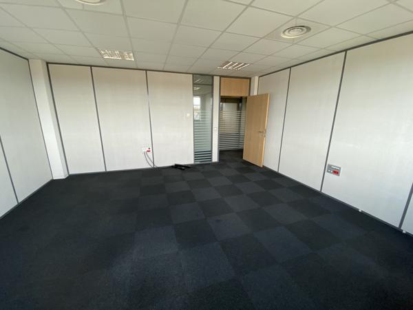 Plateaux de bureaux à louer à Villenave-d'Ornon avec parkings inclus
