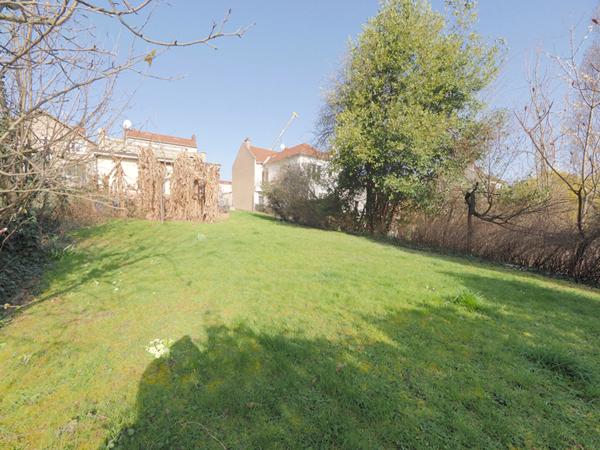MAISON DE CARACTÈRE AVEC GRAND JARDIN - AU PIED DU MÉTRO PLACE CARNOT