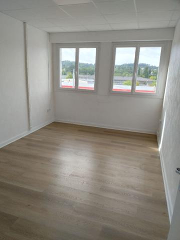 A LOUER -- ZONE SUD LIMOGES -- Bureaux 420 m² accessibles PMR