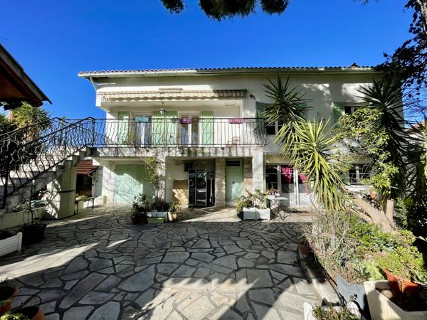 Chateau gombert (13013) Maison en 2 appartements, terrasse et terrain piscinable au cœur de Château-Gombert